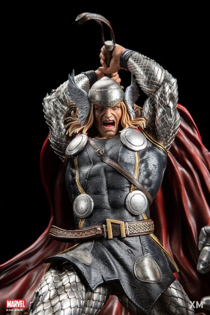 XM Studios: Modern Thor 1/4 Scale Premium Collectible Statue - Image 2