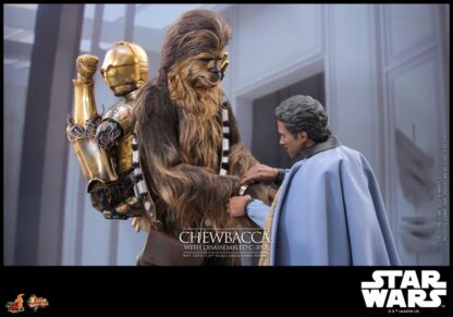 Hot Toys: MMS766 Star Wars Episode V: The Empire Strike Back™ Chewbacca™ With Disassembled C-3PO™ 1/6th Scale Collectible Figure - Image 2