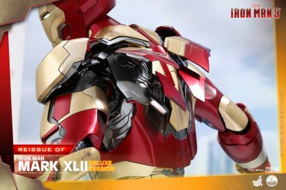 Hot Toys: QS008 Iron Man 3: Iron Man Mark 42 1/4th Scale Collectible Figure [Deluxe Version] (Re-Issue) - Image 2