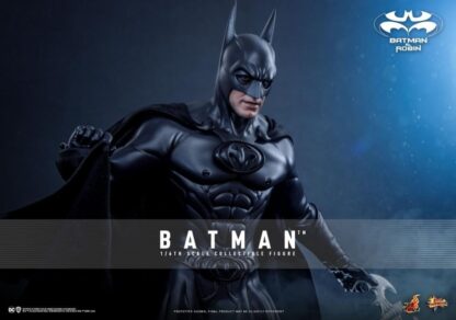 Hot Toys: MMS786 Batman & Robin: Batman 1/6th scale Collectible Figure - Image 2