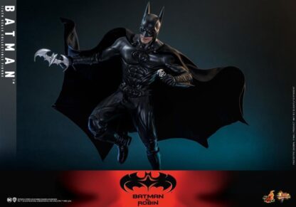 Hot Toys: MMS786 Batman & Robin: Batman 1/6th scale Collectible Figure - Image 3