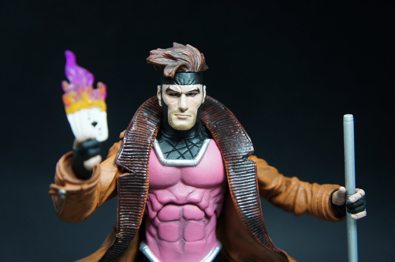Statua Gambit Marvel Gallery – Diamond Select, 25 Cm, Con Carte Da Lancio