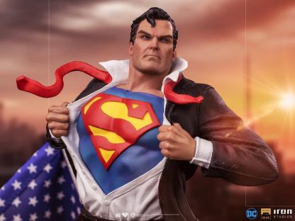 Iron Studios: DC Comics Clark Kent 1/10 Art Scale Statue - Image 4