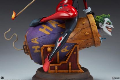 Sideshow Collectibles: DC Comics: Harley Quinn & The Joker Diorama Statue - Image 12