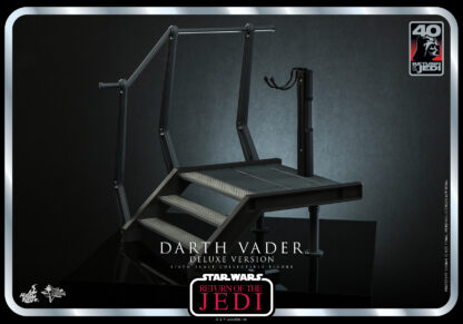 Hot Toys: MMS700 Star Wars: Episode V Return of the Jedi Darth Vader 1/6 Scale Collectible Figure (Deluxe Version) - Image 7