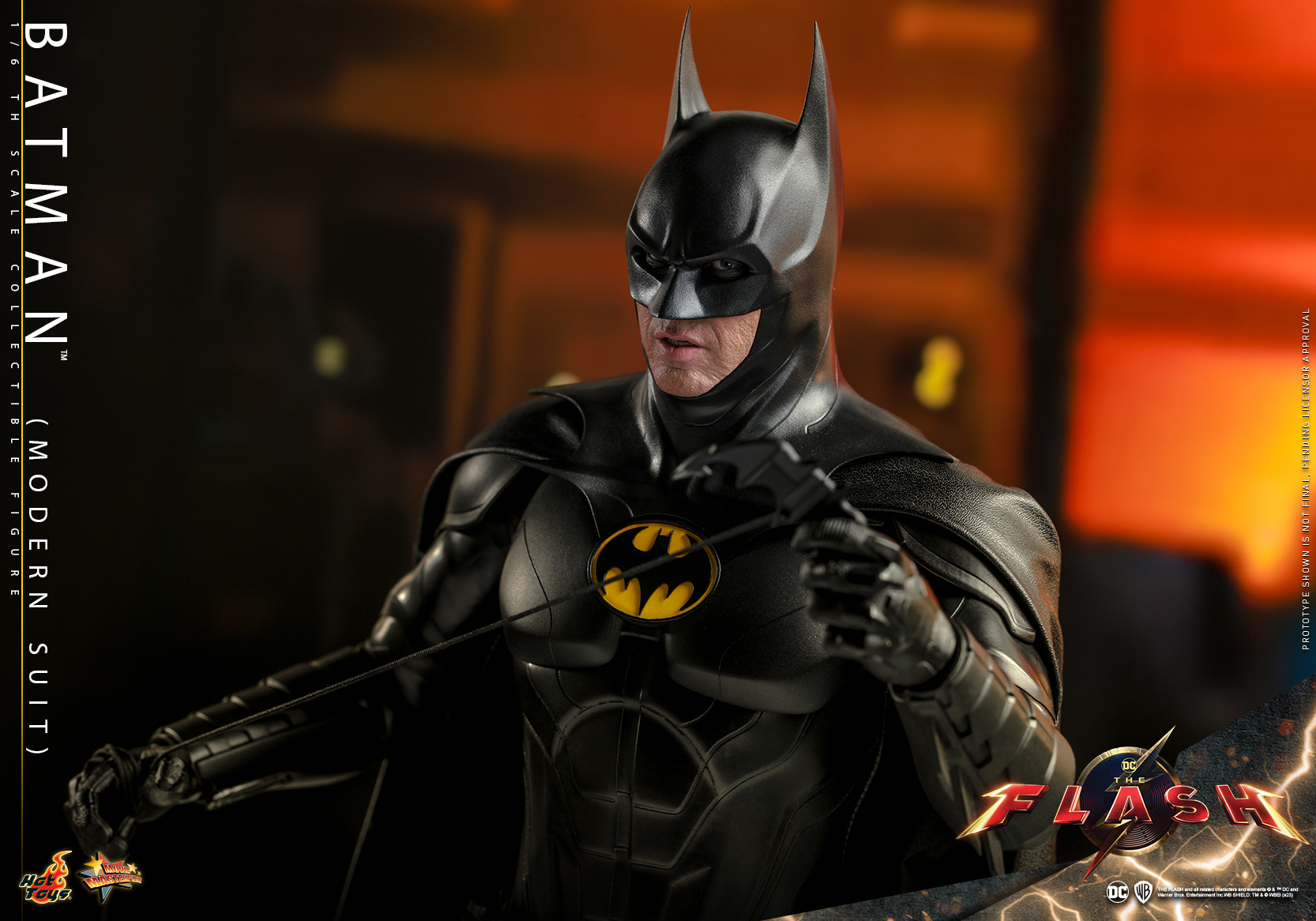 Hot Toys: MMS712 The Flash Batman (Modern Suit) 1/6th Scale Collectible Figure - Image 11