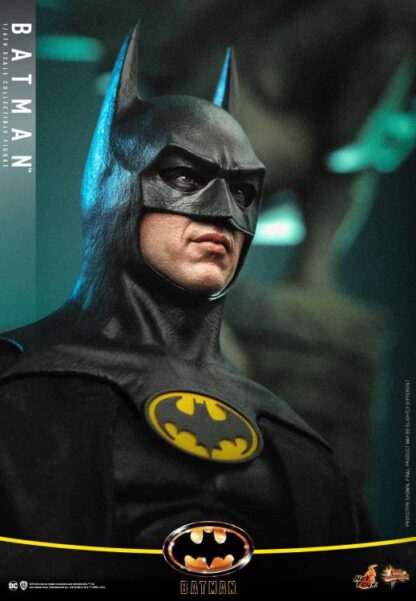 Hot Toys: MMS692 Batman (1989) Batman 1/6th Scale Collectible Figure - Image 13