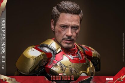 Hot Toys: MMS759D66 Iron Man III Iron Man Mark XLII (2.0) 1/6th Scale Collectible Figure (Deluxe Version) - Image 3