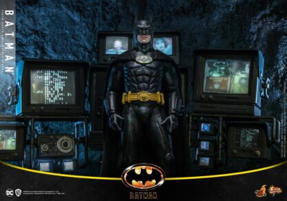 Hot Toys: MMS692 Batman (1989) Batman 1/6th Scale Collectible Figure - Image 14