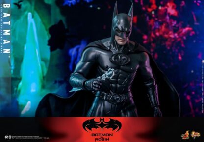 Hot Toys: MMS786 Batman & Robin: Batman 1/6th scale Collectible Figure - Image 11