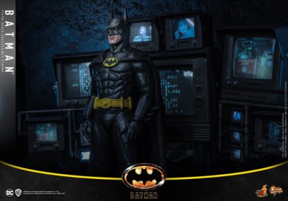 Hot Toys: MMS692 Batman (1989) Batman 1/6th Scale Collectible Figure - Image 6