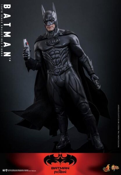 Hot Toys: MMS786 Batman & Robin: Batman 1/6th scale Collectible Figure - Image 4