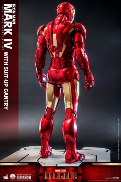 Hot Toys: QS021 Iron Man 2: Iron Man Mark IV Collectible Figure & 1/4th Scale Suit-Up Gantry Set - Image 9