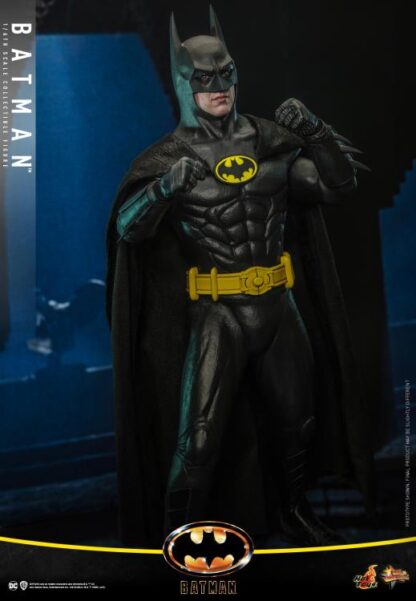 Hot Toys: MMS692 Batman (1989) Batman 1/6th Scale Collectible Figure - Image 10