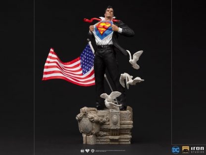 Iron Studios: DC Comics Clark Kent 1/10 Art Scale Statue - Image 5