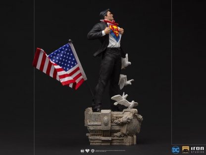 Iron Studios: DC Comics Clark Kent 1/10 Art Scale Statue - Image 8