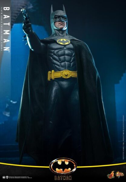 Hot Toys: MMS692 Batman (1989) Batman 1/6th Scale Collectible Figure - Image 8