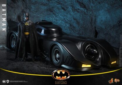 Hot Toys: MMS692 Batman (1989) Batman 1/6th Scale Collectible Figure - Image 11