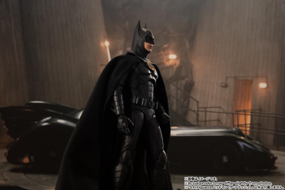 S.H.Figuarts: The Flash (2023): Batman Action Figure - Image 6