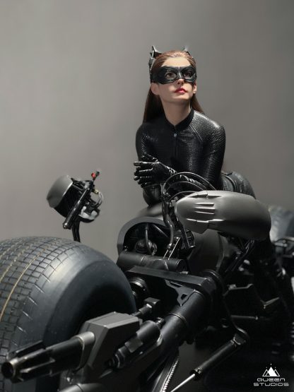 Queen Studios: The Dark Knight Rises: Catwoman 1/3 Scale Hyperreal Statue - Image 2