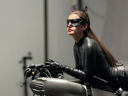 Queen Studios: The Dark Knight Rises: Catwoman 1/3 Scale Hyperreal Statue - Image 12