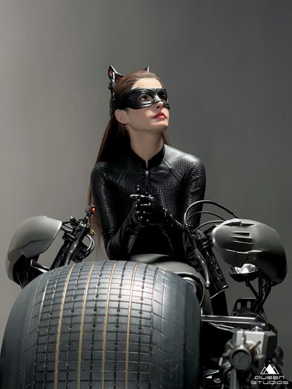 Queen Studios: The Dark Knight Rises: Catwoman 1/3 Scale Hyperreal Statue - Image 3