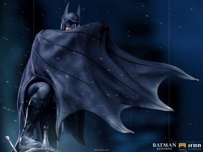 Iron Studios: Batman Returns: Batman Art Scale 1/10 Deluxe Statue - Image 12