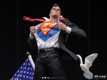 Iron Studios: DC Comics Clark Kent 1/10 Art Scale Statue - Image 12