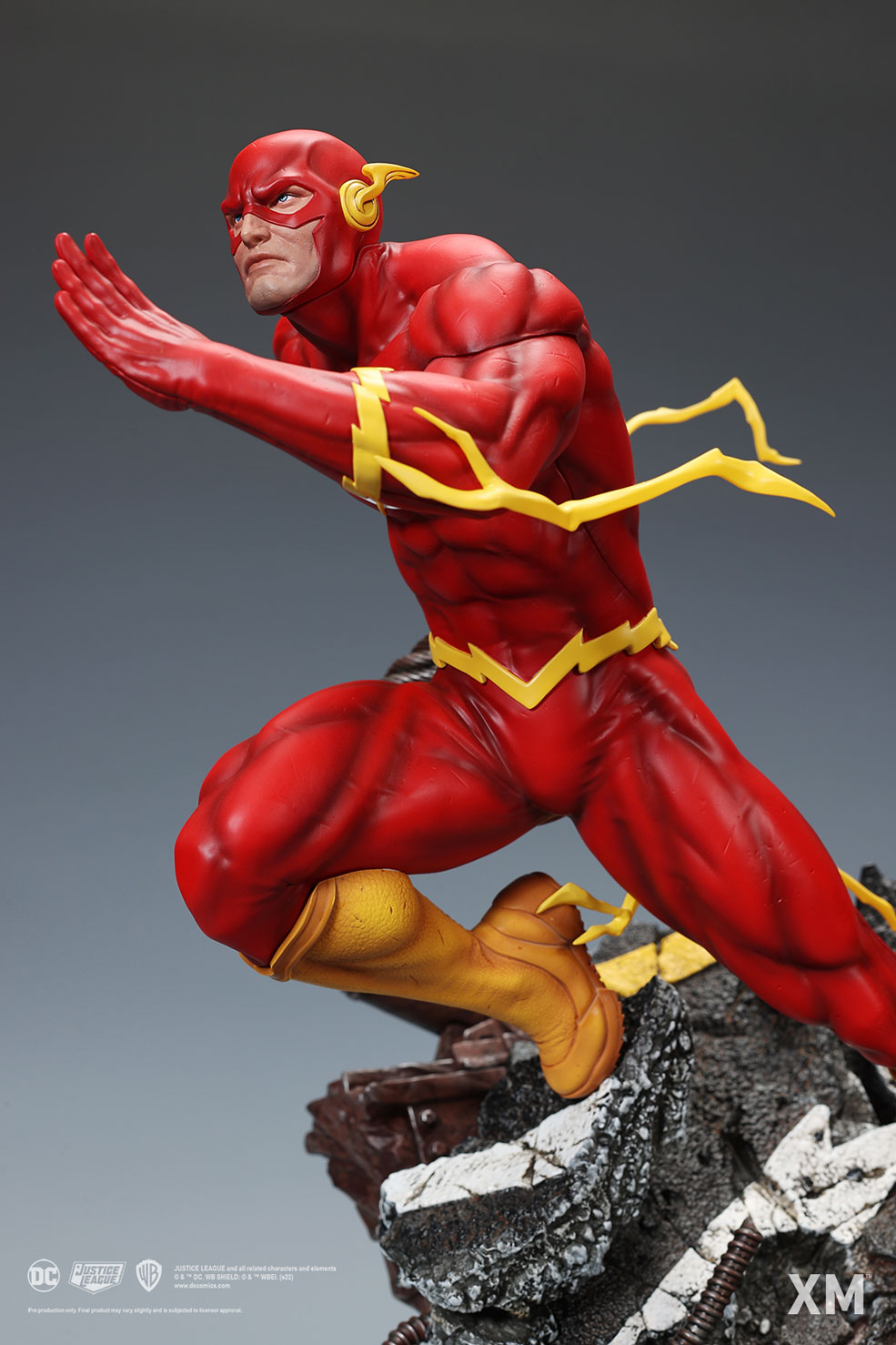 ［ダイアモンドセレクト］DC The Flash Gallery フィギュア Amazon.com: Diamond Select Toys DC Gallery: The Flash PVC Figure
