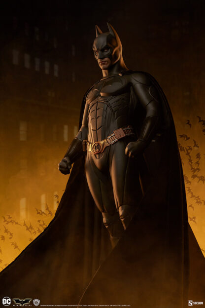 Sideshow Collectibles: Batman Begins: Batman Premium Format Statue - Image 12