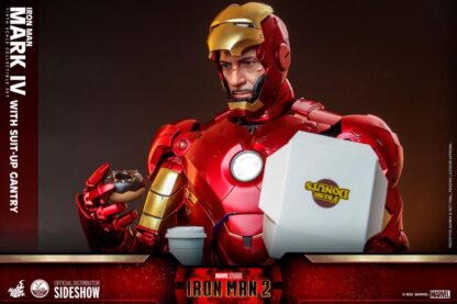 Hot Toys: QS021 Iron Man 2: Iron Man Mark IV Collectible Figure & 1/4th Scale Suit-Up Gantry Set - Image 18