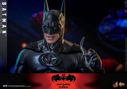 Hot Toys: MMS786 Batman & Robin: Batman 1/6th scale Collectible Figure - Image 14