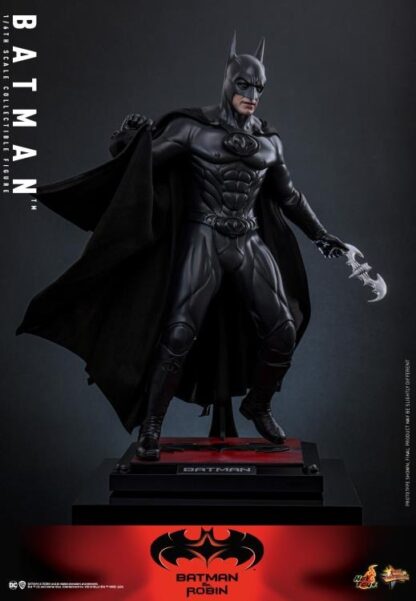 Hot Toys: MMS786 Batman & Robin: Batman 1/6th scale Collectible Figure - Image 15