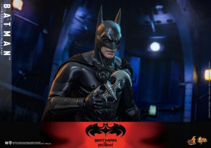 Hot Toys: MMS786 Batman & Robin: Batman 1/6th scale Collectible Figure - Image 16