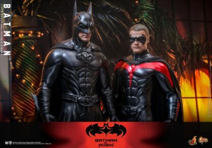 Hot Toys: MMS786 Batman & Robin: Batman 1/6th scale Collectible Figure - Image 17