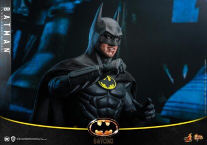 Hot Toys: MMS692 Batman (1989) Batman 1/6th Scale Collectible Figure - Image 19