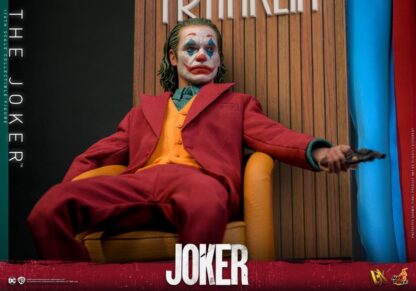 Hot Toys: DX42 The Joker 1/6th Scale Collectible Figure - Image 27