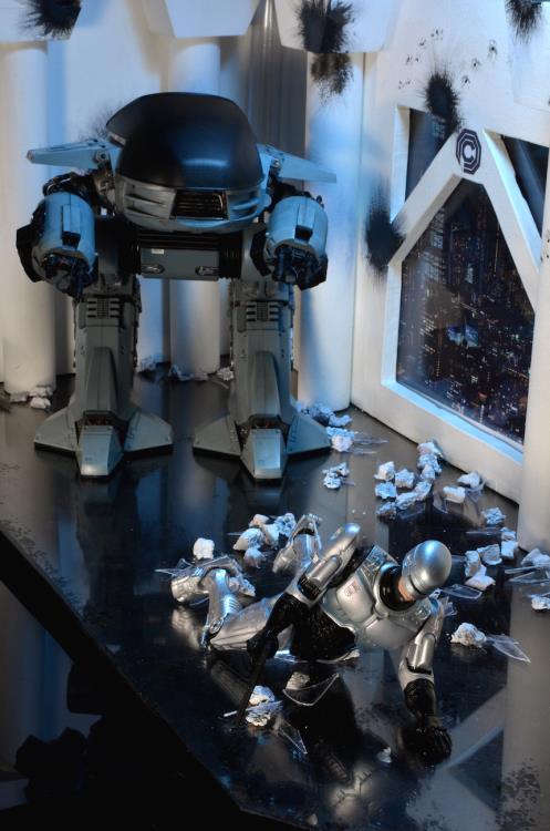 RoboCop ED-209 10" Figure With Sound - Image 3
