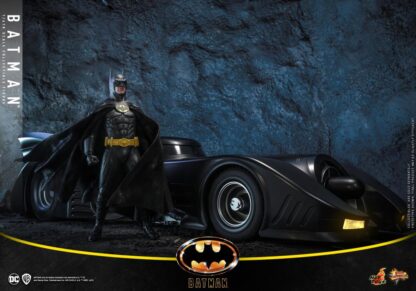 Hot Toys: MMS692 Batman (1989) Batman 1/6th Scale Collectible Figure - Image 20